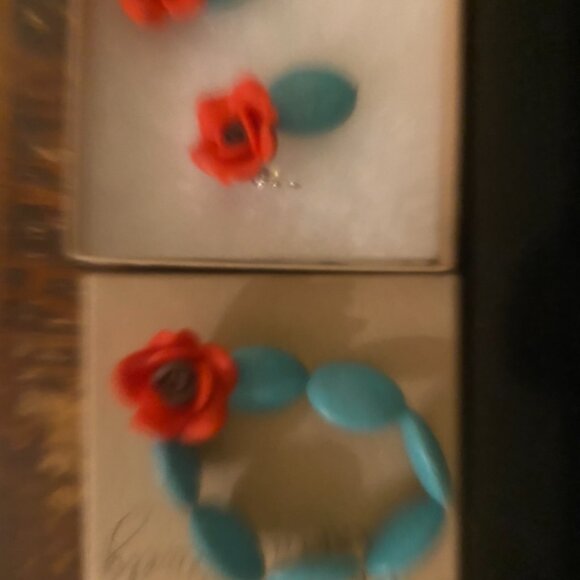 bracelet and earring set - Picture 4 of 5